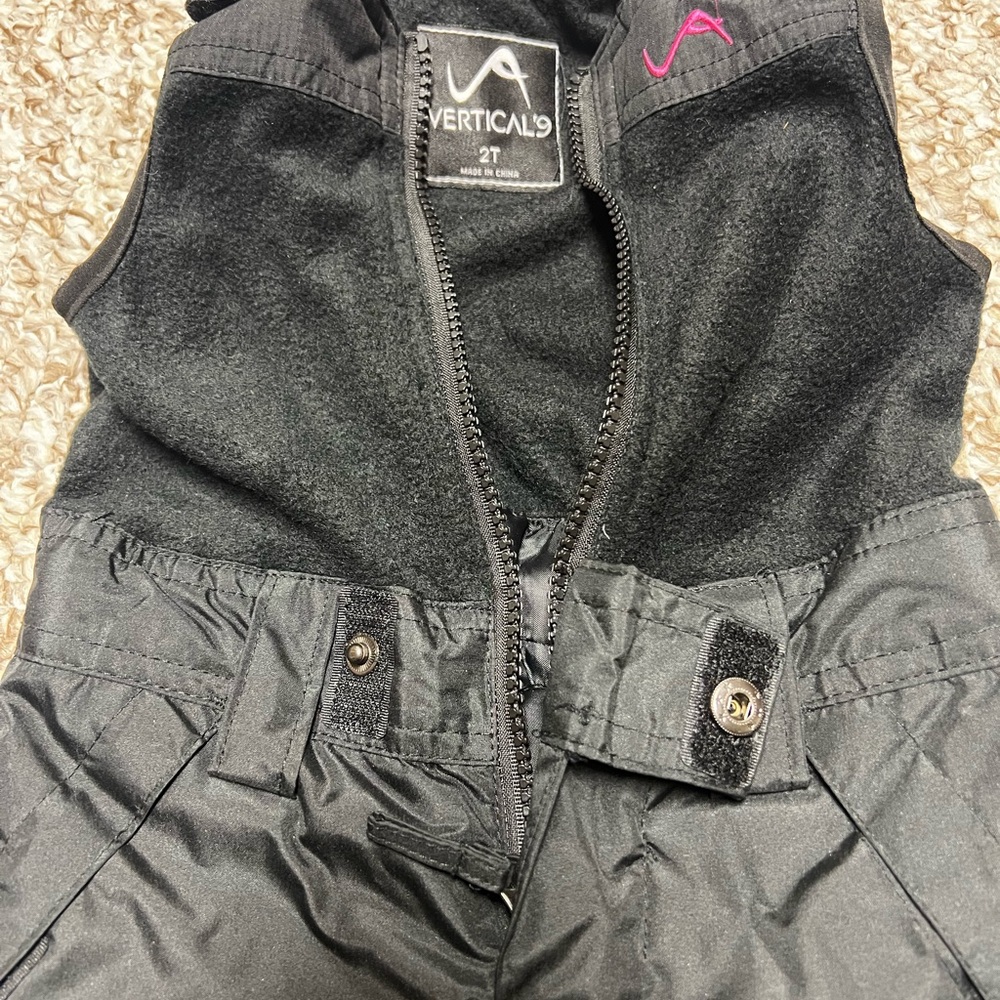 Vertical 9’ Girls Snowsuit- Size 2T - Picture 4 of 11